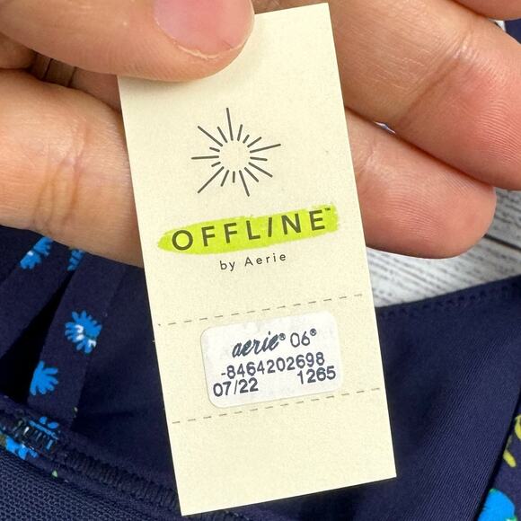 Offline By Aerie Goals Royal Navy Floral Plunge Sports Bra Size Medium - Picture 9 of 13